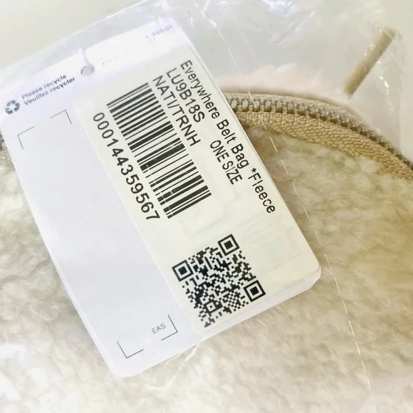 Lululemon Everywhere Fleece Belt Bag - Picture 3 of 5
